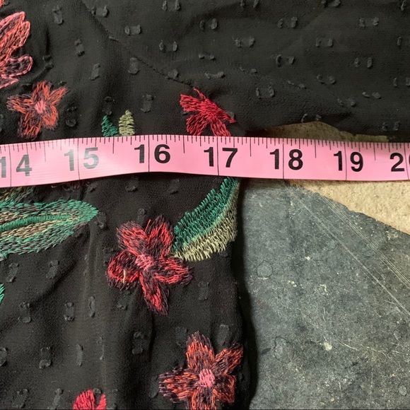 American Eagle- babydoll embroidered top - Picture 4 of 7